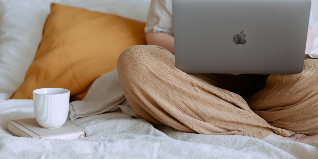 Opiskelijat antavat asiakastyytyväisyys palautteen alku -ja päättövaiheessa