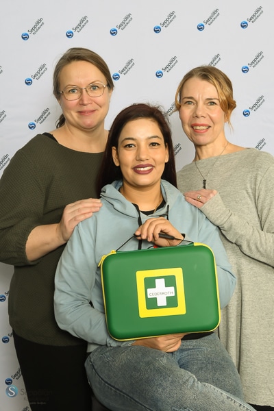 PSK-Aikuisopiston kouluttajat ja opiskelija Oulun OPI-tapahtuman ensiavun järjestäjinä.